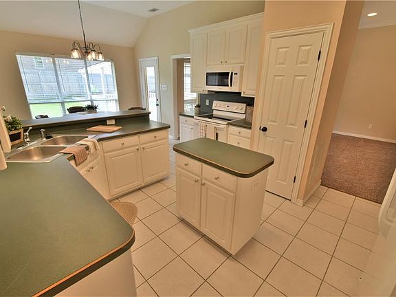 3rd image of 9014 Pleasant Hill Dr