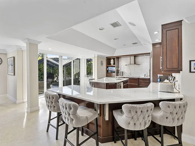 910 Jasmine Dr — Photo 11