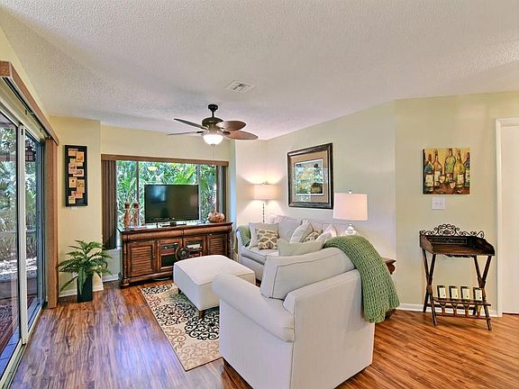 3rd image of 1315 Winding Oaks Cir E APT 903