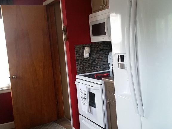 5th image of 310 Eisenhower Ave