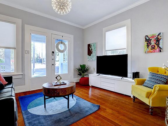 3rd image of 141 E Woodlawn Ave #0