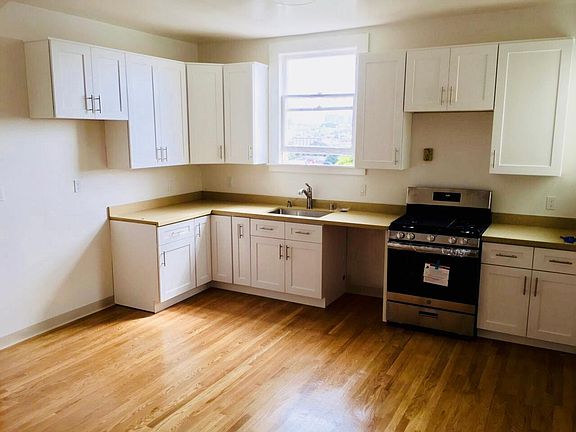 2nd image of 1970 Eddy St APT 4