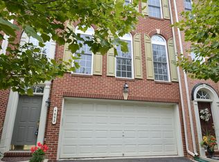 4692 Helen Winter Ter, Alexandria, VA 22312
