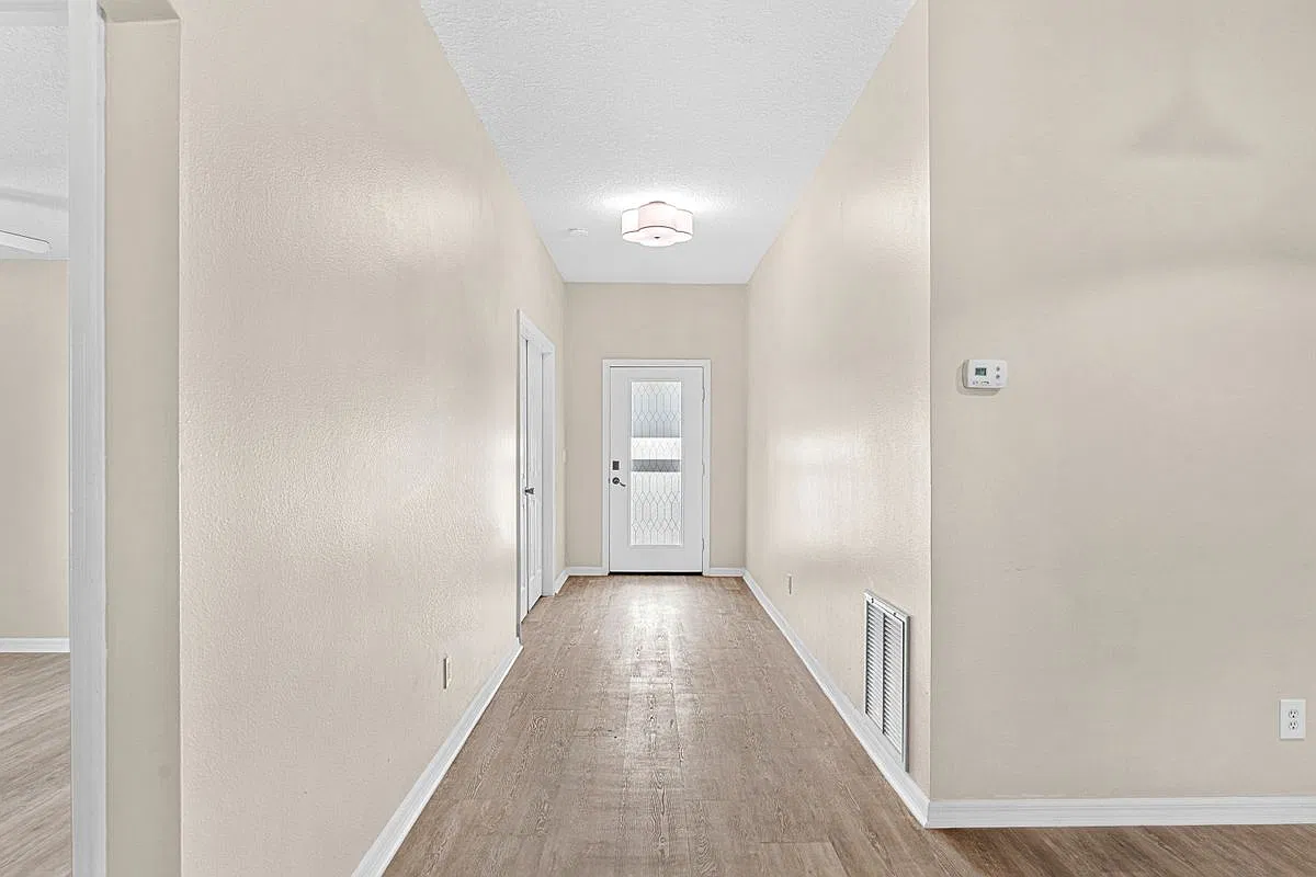 4 bed, 2.0 bath, 1902 sqft, $2,800 — Photo 2