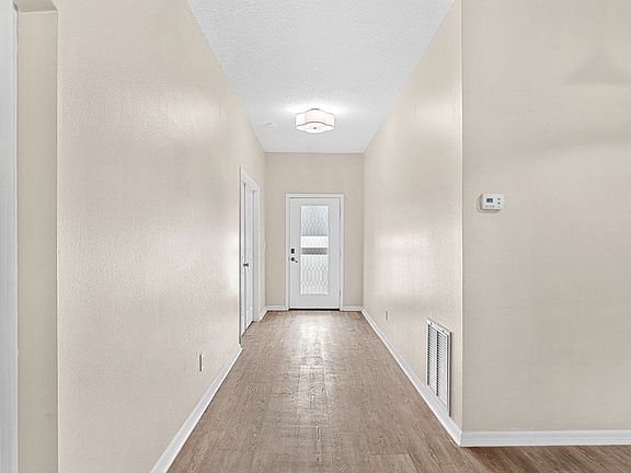 2nd image of 2547 Deercroft Dr