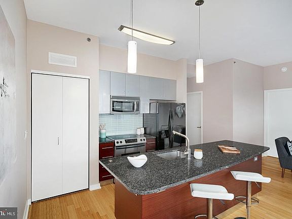 5th image of 2101 Market St Unit 404