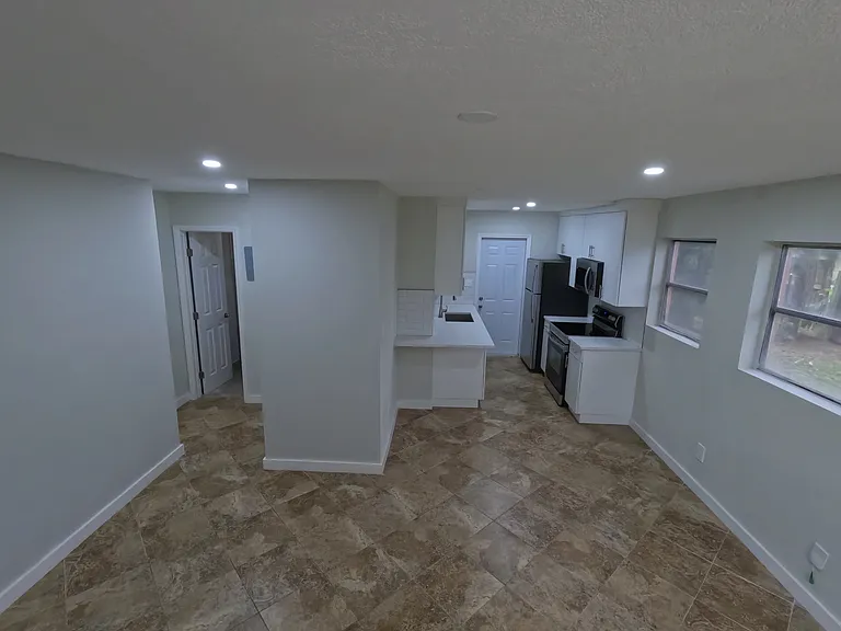 813 SW 29th St #4 — Photo 2