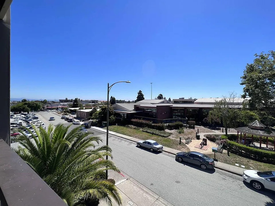 500 Poplar Avenue (903r)