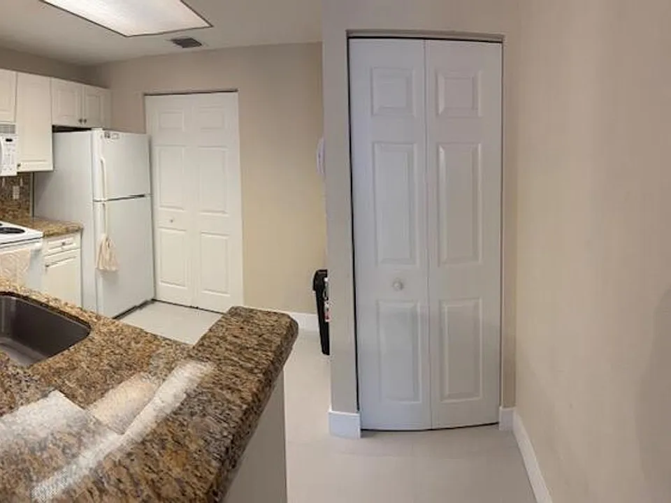 2805 Veronia Dr #104