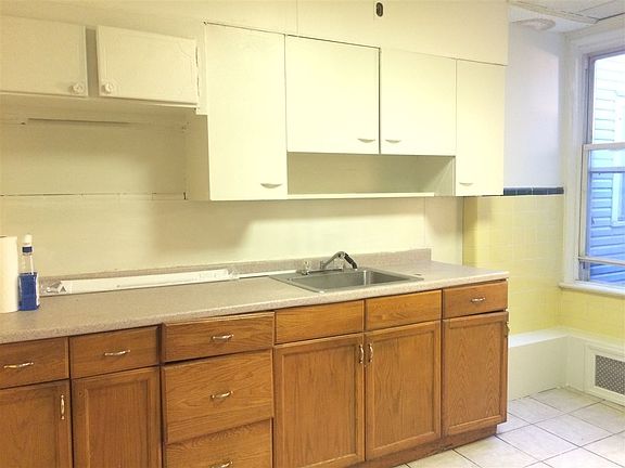 2nd image of 77 Williams Ave APT 4