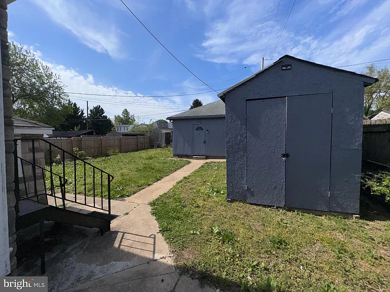 222 Townsend Ave — Photo 20