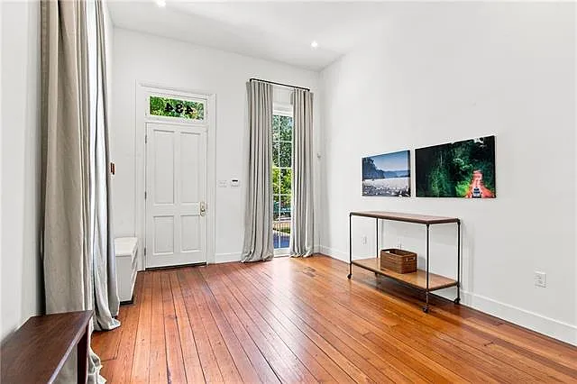 2 bed, 2.5 bath, 2100 sqft, $4,500 — Photo 3