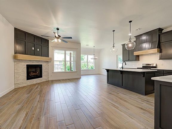 4th image of 2805 Dalewood Pl