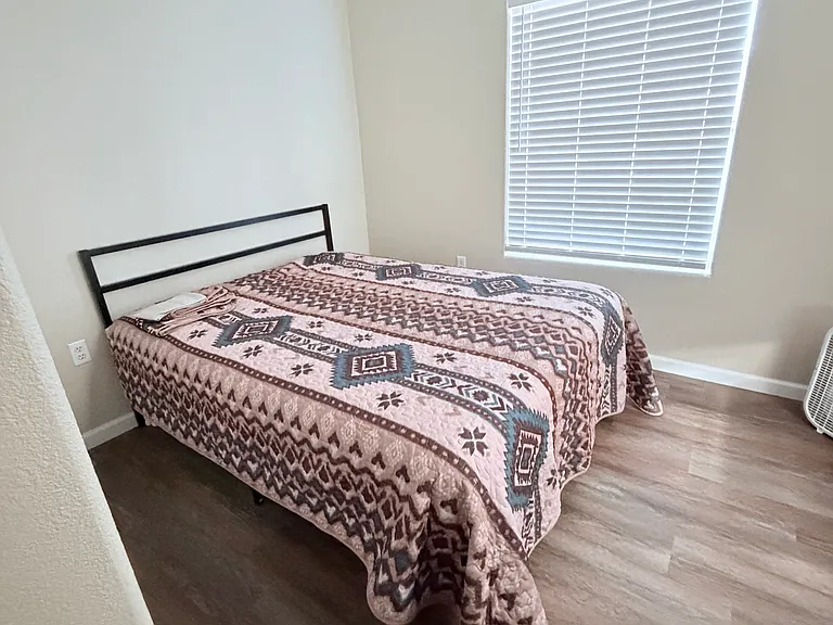 1136 W Calle Querida — Photo 10