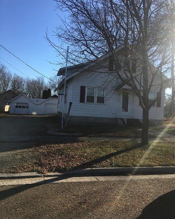 2nd image of 605 2nd St