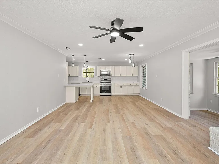 1803 S Park St — Photo 9