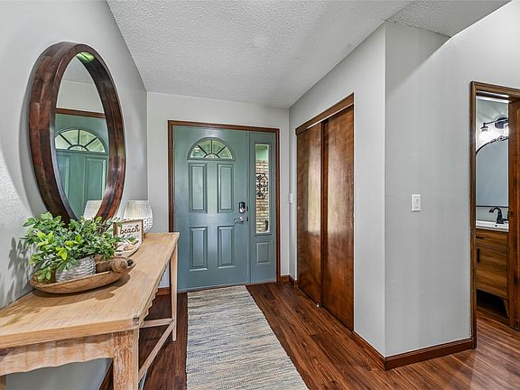 5th image of 3923 Roxbury Dr NW