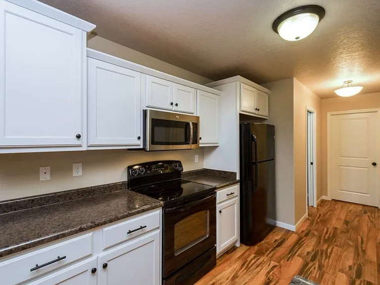 1574 Burr Dr — Photo 6