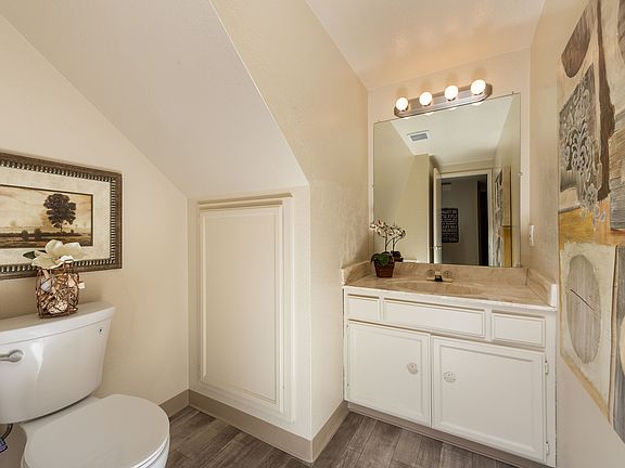 4th image of 1049 Villa Maria Ct