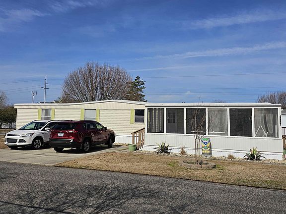2nd image of 701 Parkway Dr.