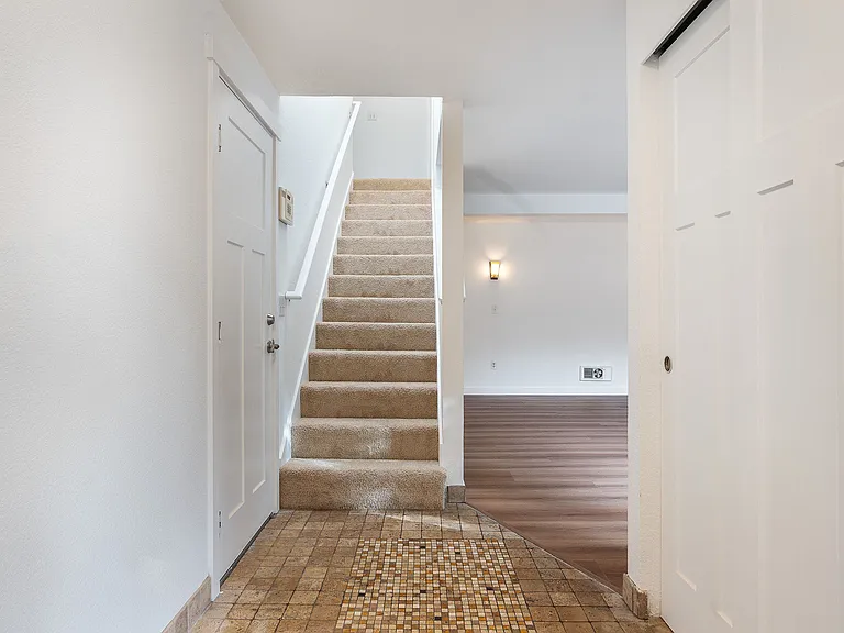 5909 Glenwood Ave — Photo 6