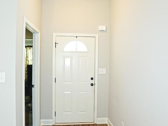 2nd image of 510 Worchester Cir