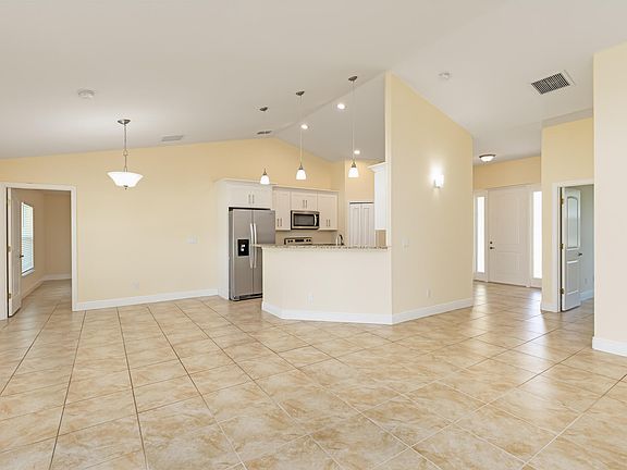 5th image of 4266 SW Mcclellen Street