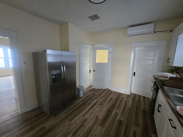 724 Temple Ave — Photo 6