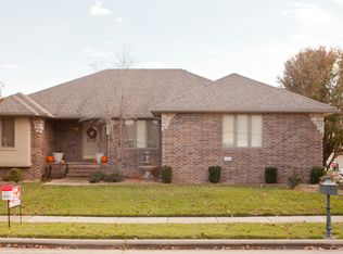 2138 W Sexton Dr, Springfield, MO 65810