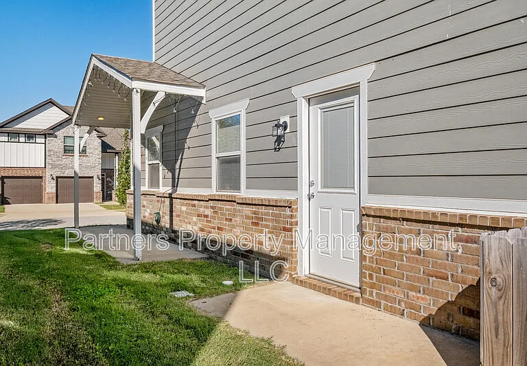 1340 Sicily Ln — Photo 24