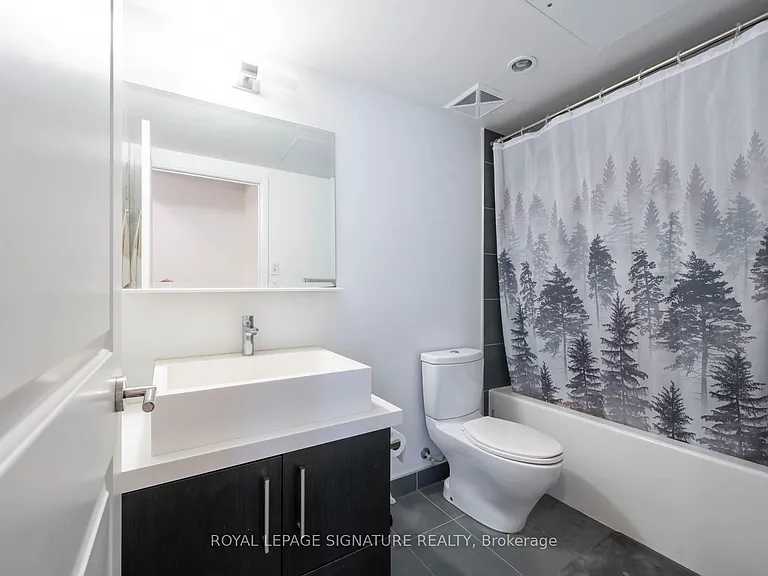 1080 Bay St #901 — Photo 9