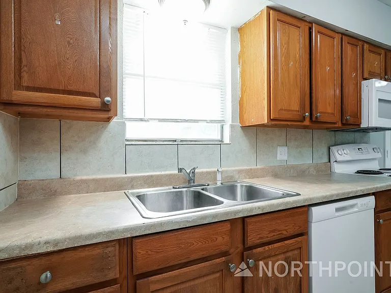 736 Treadwell Dr — Photo 8