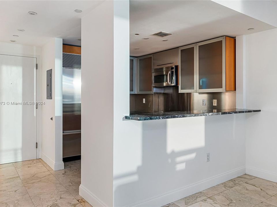1st image of 520 West Ave APT 604