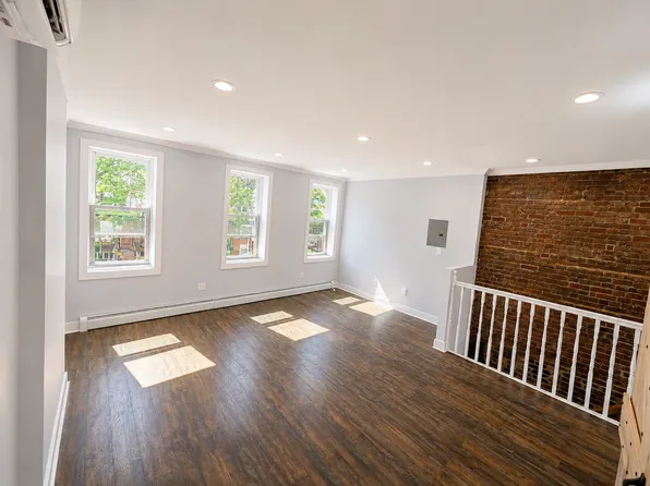 1915 Albany Avenue image 1 of 18