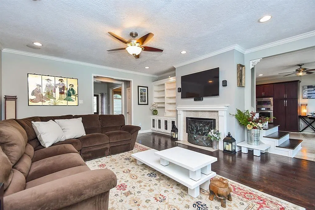 4 bed, 2.5 bath, 2909 sqft, $3,500 — Photo 1