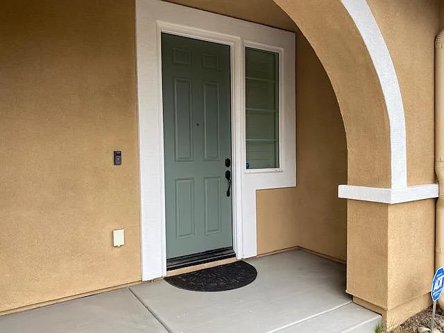 4 bed, 2888 sqft, $3,700 — Photo 3
