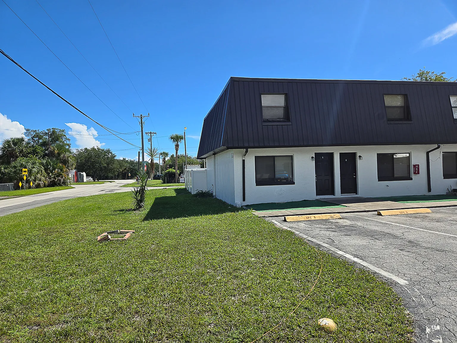 2 bed, 1.5 bath, 1070 sqft, $1,500 — Photo 1