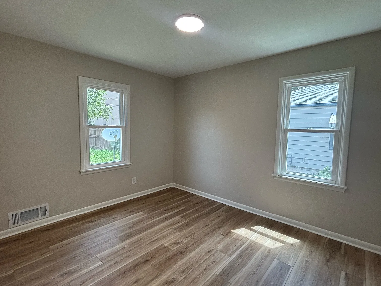 1326 Crowley Street East - 1 — Photo 3