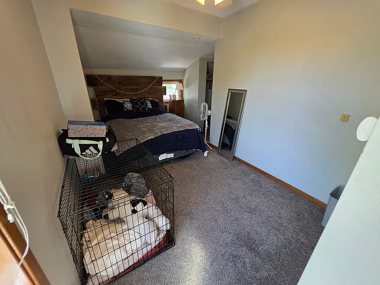 927 E Grand Ave — Photo 7