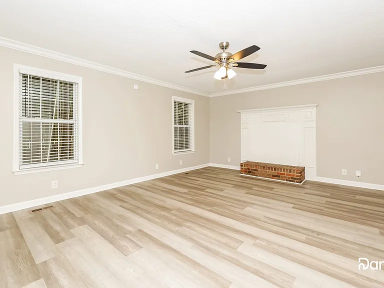 305 Castlemere Ct — Photo 6