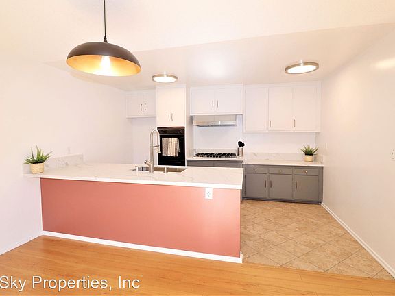 4th image of 445 E Magnolia Blvd #10299712