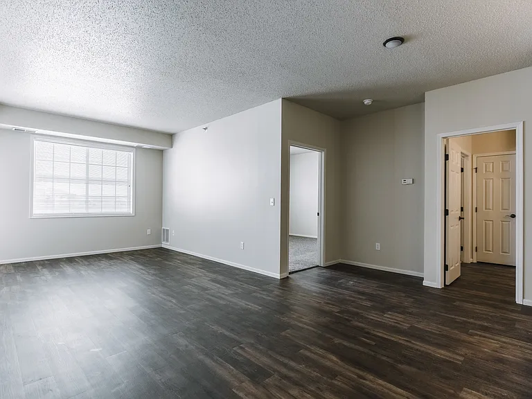 Lakewood Crossing Apartments — Photo 9