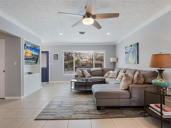 4th image of 3083 Pinecrest St