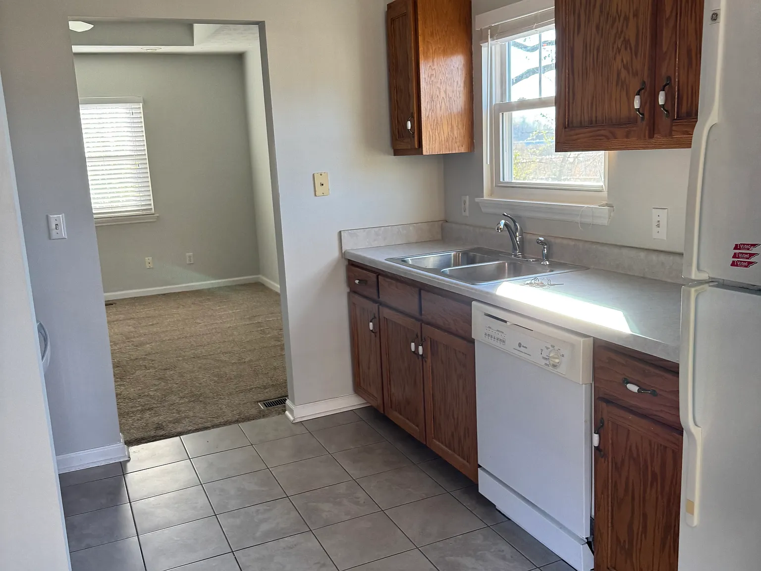 2 bed, 1060 sqft, $1,300 — Photo 2