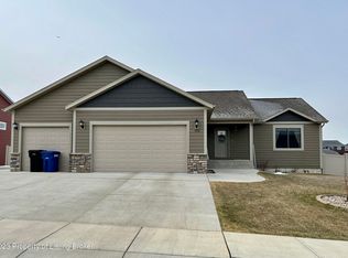 1171 25th St W, Dickinson, ND 58601