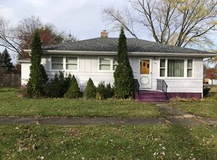 906 6th St, Harvard, IL 60033