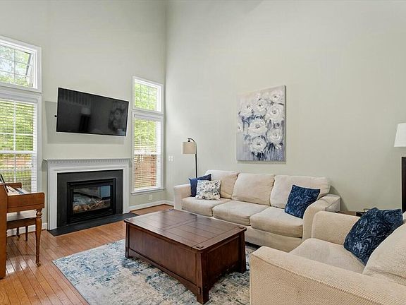 5th image of 703 Saratoga Dr