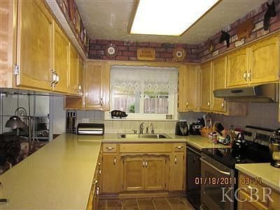 5th image of 2306 N Douty St