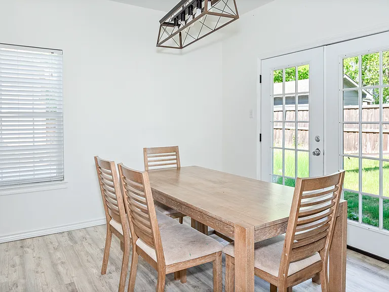 487 S Waco St — Photo 10