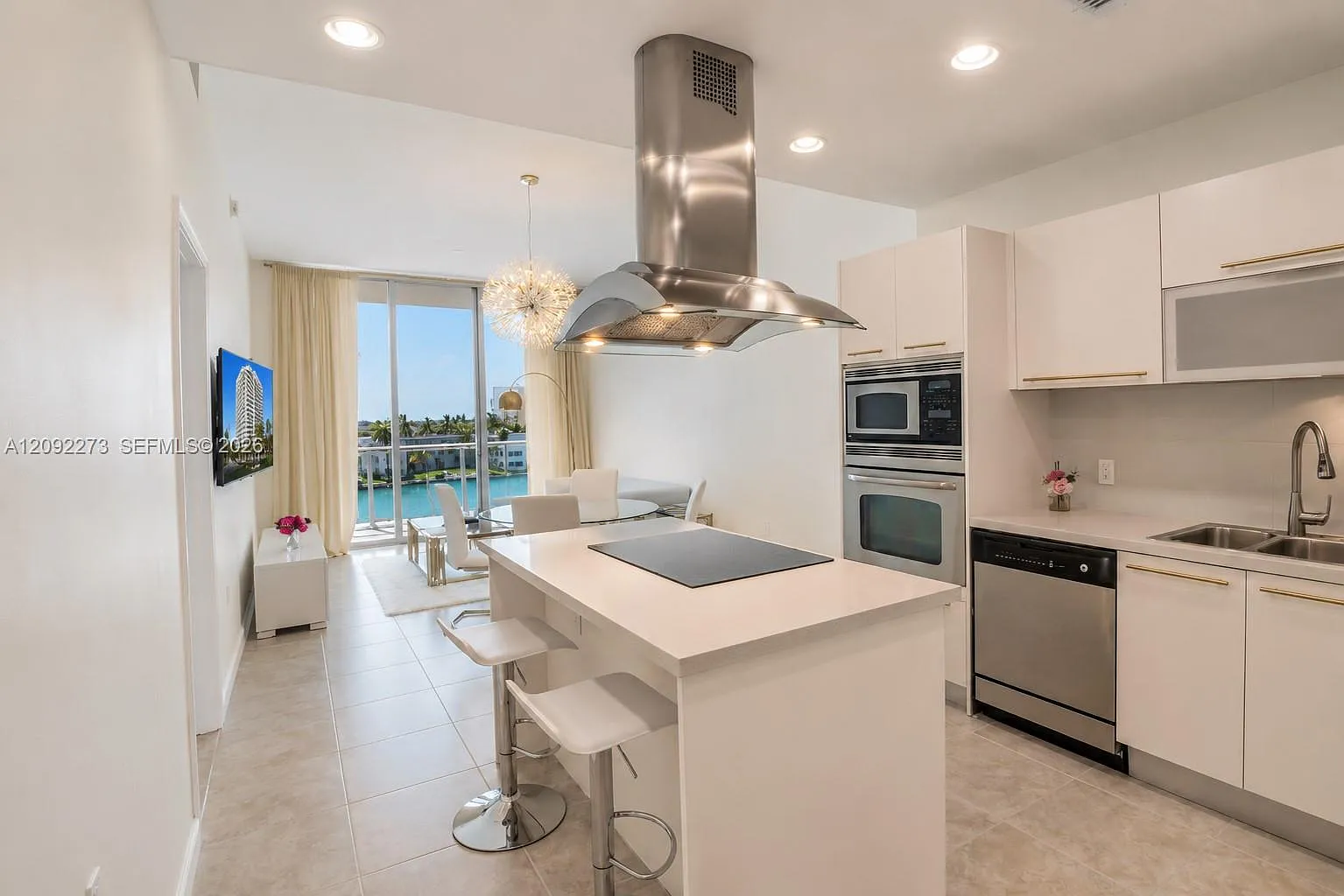 Eloquence On The Bay Condo — Photo 1